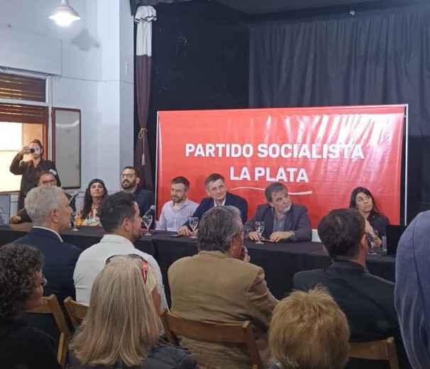 Asunsión de autoridades: un nuevo comienzo para el socialismo platense whatsapp image 2025 12 23 at 1.07.23 pm